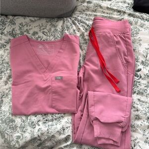 Figs Scrub Set in Chalk Pink